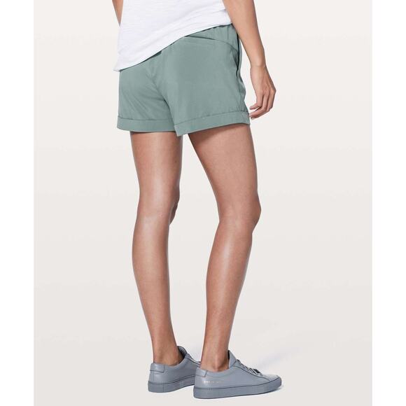 Lululemon Shorts Womens 10 Green Spring Break Away 3" Inseam Cuffed Running - Picture 7 of 7